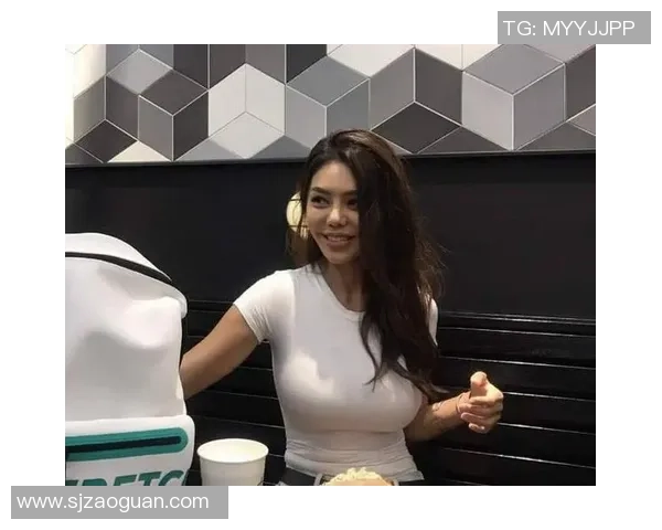 足球明星妻子因丰满身材引发热议网友称赞其魅力与风采并存